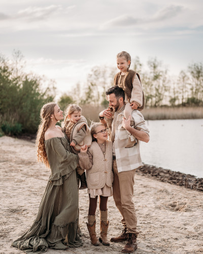 Een ontspannen gezinsfotoshoot met kinderen (juist als ze niet stilzitten)