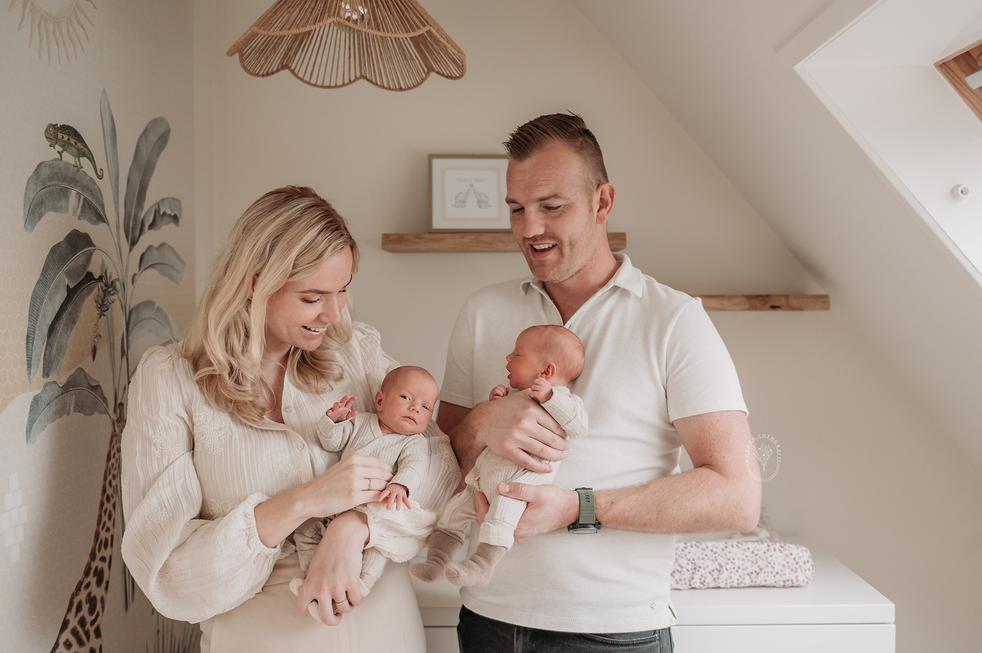 Newborn fotografie in de babykamer tijdens lifestyle shoot