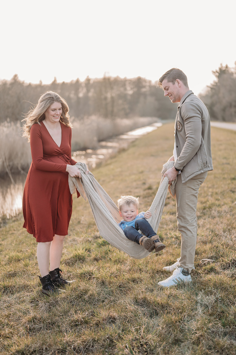 zwangerschapsfotoshoot bos strand zwangerschapsshoot fotoshoot Almere Emmeloord Heerenveen Meppel Steenwijk