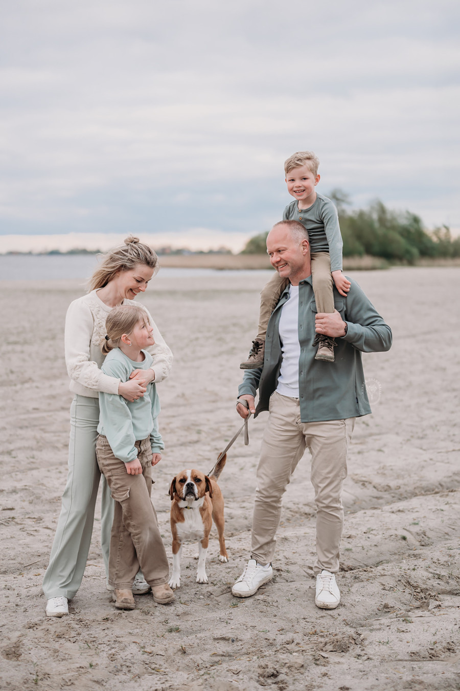 gezinsfotoshoot friesland gezin familie fotoshoot strand bos