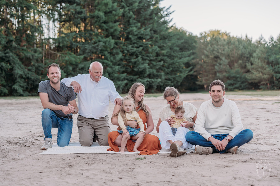 familiefotoshoot gezinsfotoshoot friesland gezin fotoshoot opa oma flevoland overijssel drenthe