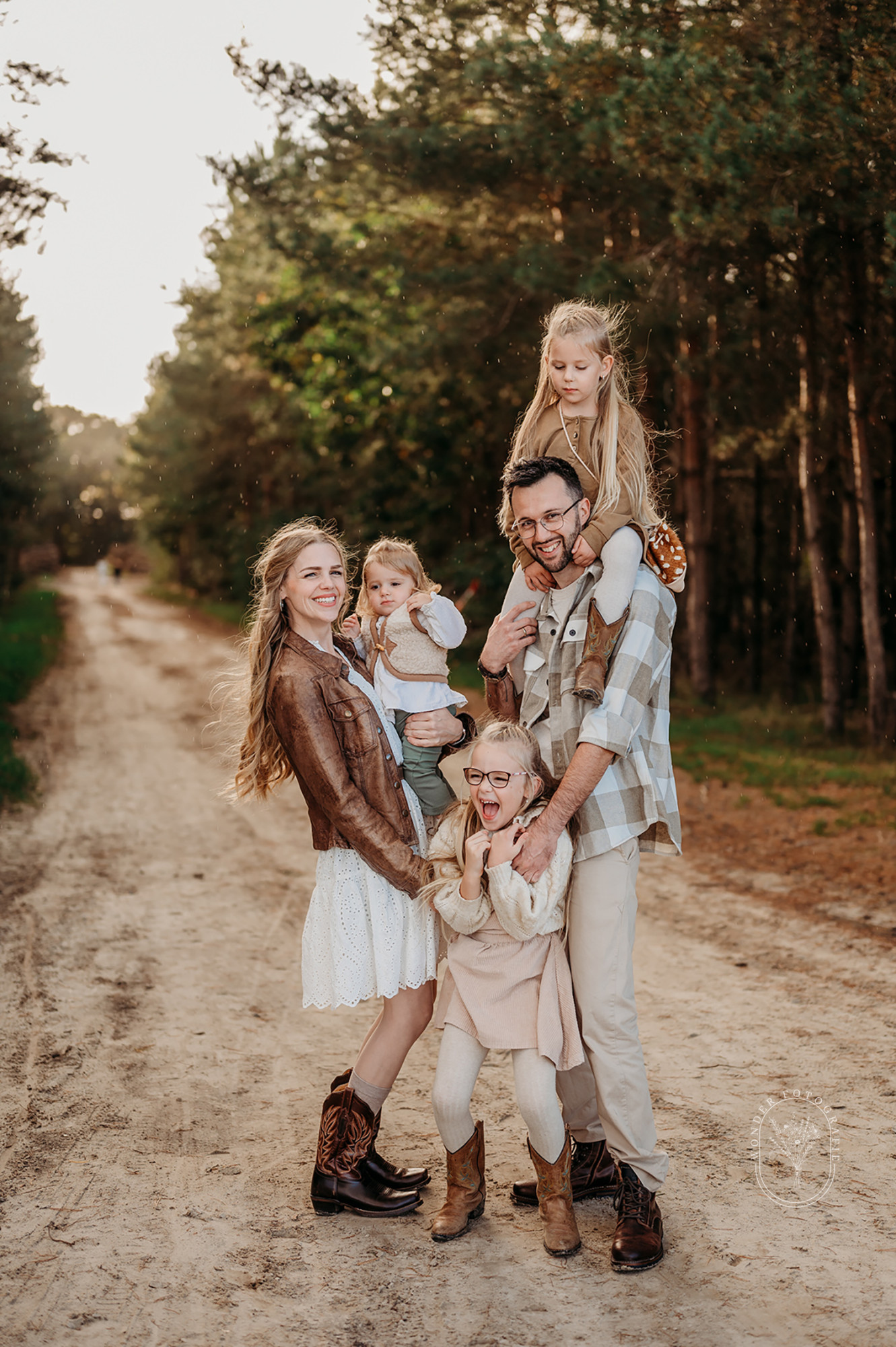 Gezinsfotoshoot Friesland gezin fotoshoot familie portret Flevoland strand bos